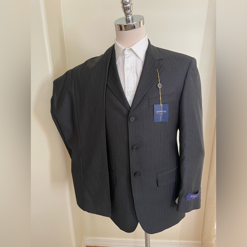 Arrow Subtle Pinstripe Single Breasted Suit in Charcoal Gray Size 38 NWT $240